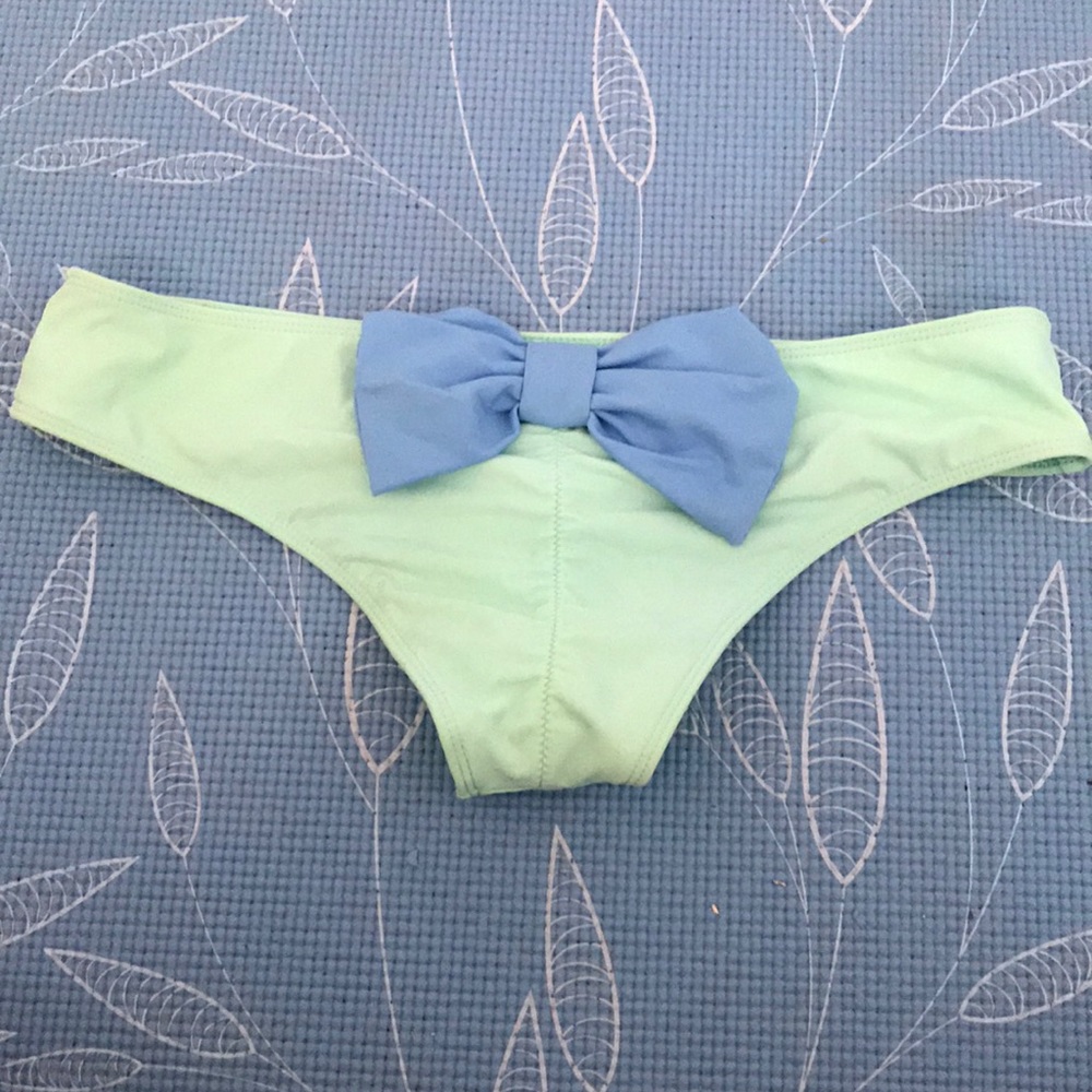 hollister cheeky bottoms